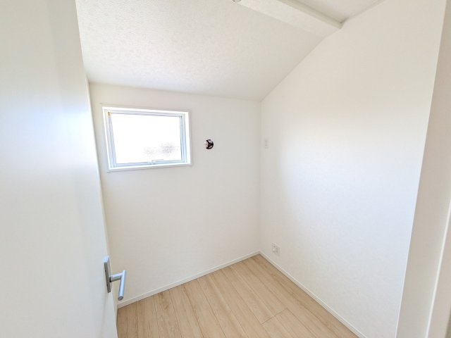 つくばみらい市小絹　第4　新築戸建て　3号棟の収納|大容量のクローゼットを完備。衣類から季節家電までスッキリ片付き、空間を有効活用できます。