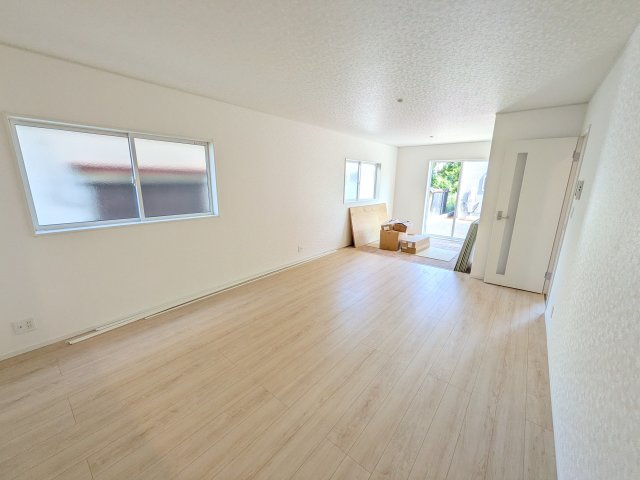 つくばみらい市小絹　第4　新築戸建て　3号棟の居間・リビング|居心地の良いデザインと機能性を両立。ご友人を招いたり、趣味を楽しんだり、様々なシーンで活躍する団らんの中心地です。