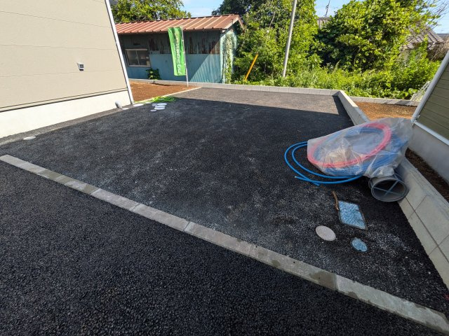 つくばみらい市小絹　第4　新築戸建て　4号棟の駐車場|駐車2台可能で、出し入れしやすいゆとりのカースペース。
月々の駐車場代が不要な点も大きな魅力です。