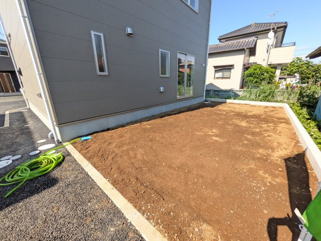 つくばみらい市小絹　第4　新築戸建て　4号棟の庭|日当たりや広さを現地で体感してください。理想のガーデニングや家庭菜園を始めてみませんか。