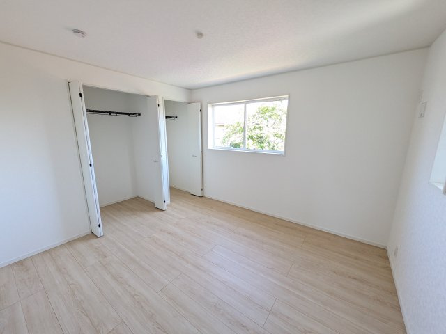 つくばみらい市小絹　第4　新築戸建て　4号棟の洋室|陽当たりの良い明るい洋室です♪