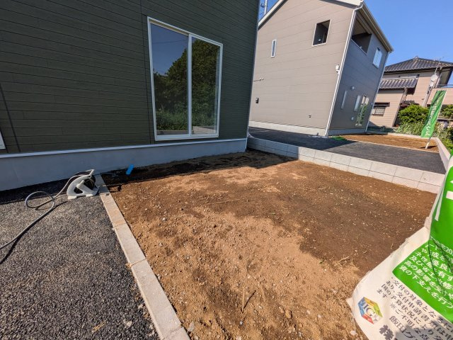 つくばみらい市小絹　第4　新築戸建て　5号棟の庭|日当たりや広さを現地で体感してください。理想のガーデニングや家庭菜園を始めてみませんか。
