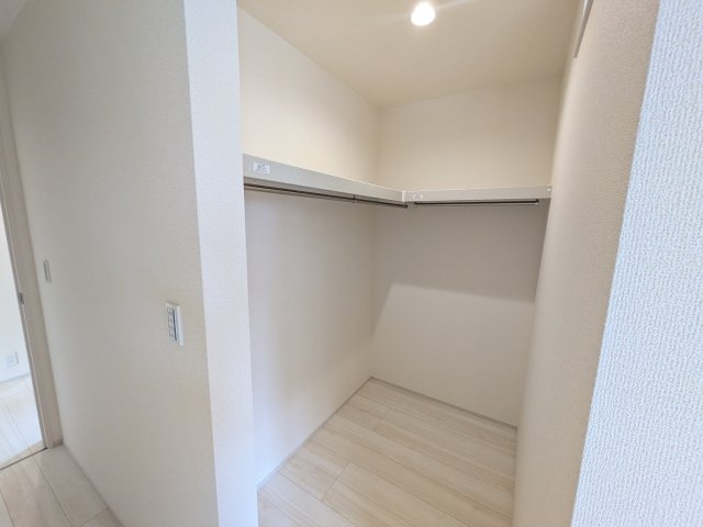 第1　美浦村土屋　新築戸建ての収納|衣類や季節ものバッグ、帽子などの小物もまとめて収納できる広々としたウォークインクローゼット♪