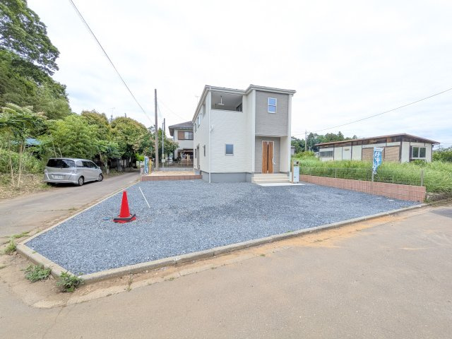 第1　美浦村土屋　新築戸建ての前面道路含む現地写真|現地案内会開催中です！ 平日のご見学も可能です。 お気軽にお問い合わせください♪ 【リアライズ不動産】 0297-86-8370まで♪