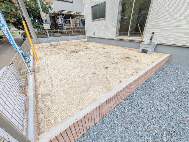 第1　美浦村土屋　新築戸建ての庭|日当たりや広さを現地で体感してください。理想のガーデニングや家庭菜園を始めてみませんか。