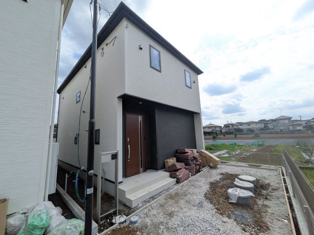 取手野々井　第1期　新築戸建て　1号棟の前面道路含む現地写真|駐車は2台可能です♪