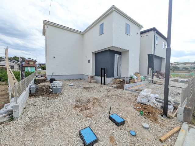 取手野々井　第1期　新築戸建て　2号棟の前面道路含む現地写真|駐車は2台可能です♪