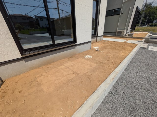 取手市井野台　5期　新築戸建て　1号棟の庭|リビングに明るい光を届ける広々とした南庭。
お子様の遊び場やペットのスペースとしても最適です。
室内外で心地よい暮らしが叶います。