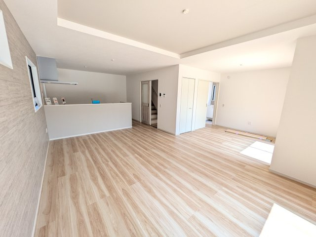 取手市井野台　5期　新築戸建て　1号棟の居間・リビング|居心地の良いデザインと機能性を両立。ご友人を招いたり、趣味を楽しんだり、様々なシーンで活躍する団らんの中心地です。