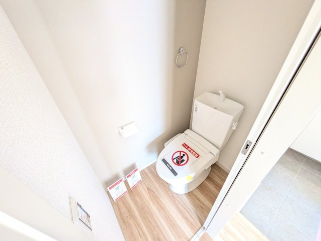 取手市井野台　5期　新築戸建て　1号棟のトイレ|高い節水性能で、水道代を大幅にカット。環境とお財布に優しく、家計をしっかりサポートします。
もちろん温水洗浄便座付きです♪