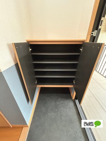 セジュール出戸町Bの玄関|靴棚