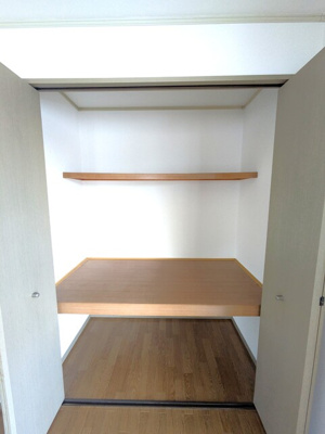 洋室には収納があります