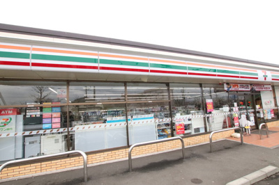 セブンイレブン八王子楢原店まで220m