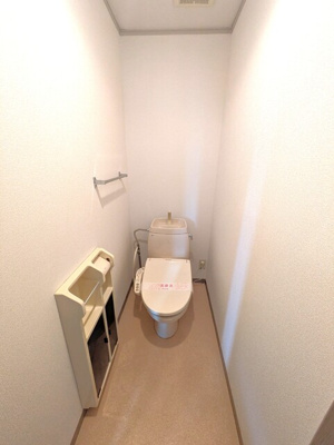 多機能便座付きトイレです