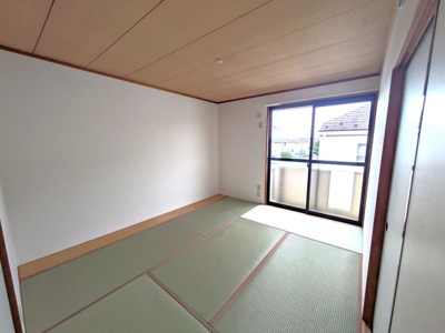 南東向き6畳和室です