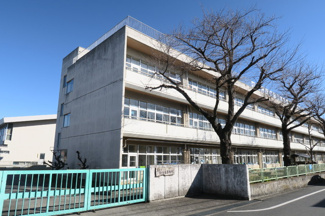 青梅市立若草小学校まで700ｍ