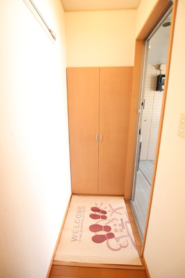 容量たっぷりな下駄箱設備