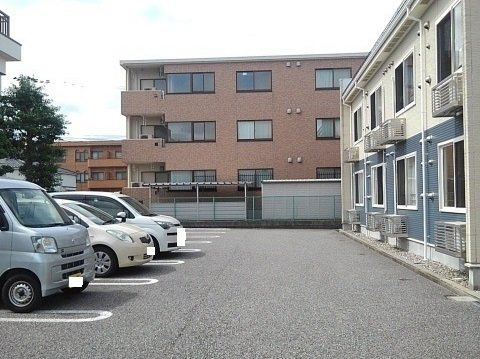 クロンドールⅡの駐車場|駐車場があるので、車を買う予定の方も安心です