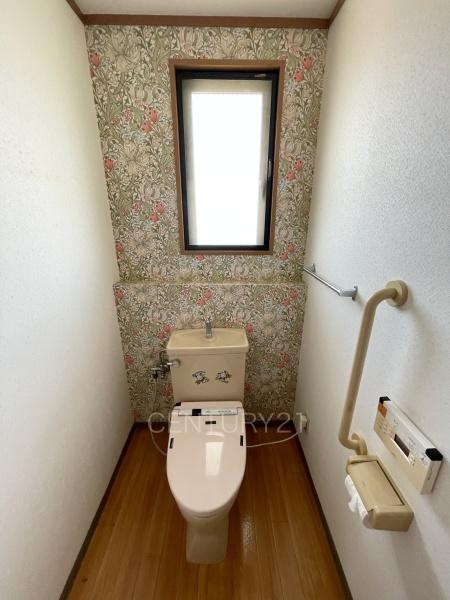 渋川市半田中古一戸建てのトイレ