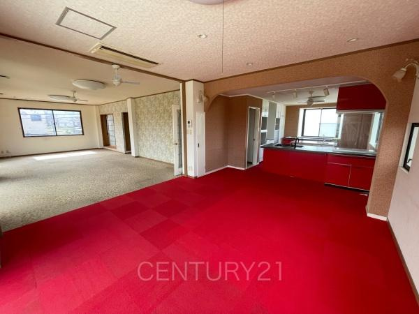 渋川市半田中古一戸建ての居間・リビング