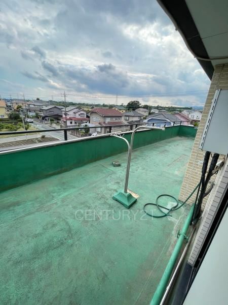 渋川市半田中古一戸建てのバルコニー
