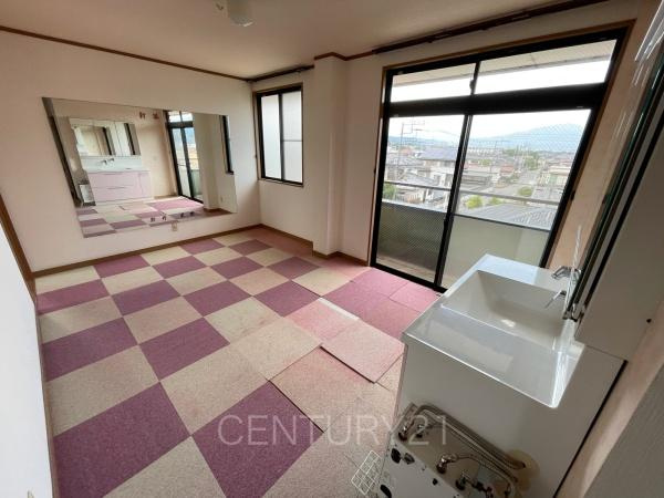 渋川市半田中古一戸建ての洋室