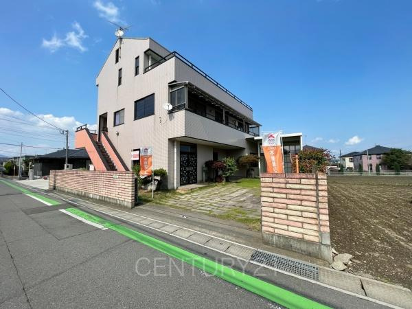 渋川市半田中古一戸建ての前面道路含む現地写真