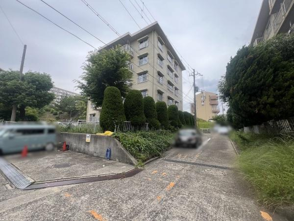 【駐車場】 | 明舞北住宅4号棟