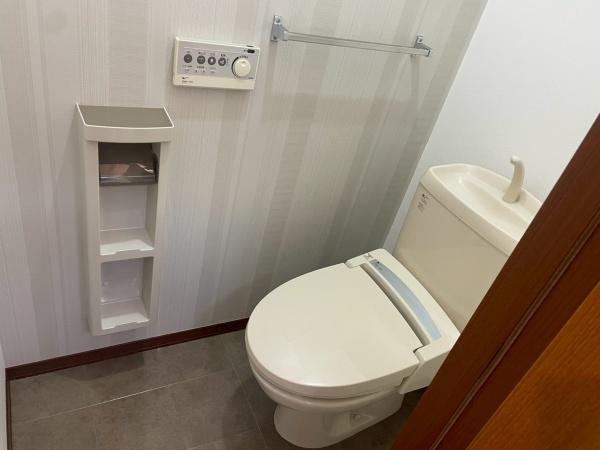 【トイレ】 | プラージュ | ウォシュレット機能付きのトイレです。