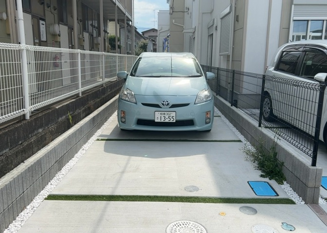 【駐車場】 | 駐車場と明記されていても、最小スペースでつくられた駐車場だと大型車は駐車できなかったり、出入りしにくくなったりする可能性があります。お車のサイズと購入したい物件の駐車場のサイズを現地で確認しましょう。