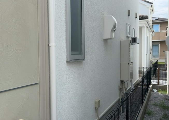 【発電・温水設備】 | 省エネ給湯器とは従来型の給湯器より熱効率が高く、少ない燃料でたくさんのお湯を沸かすことが出来る高効率な給湯器のことを指します。また、省エネ給湯器には種類があり、利便性や効果なども様々です。