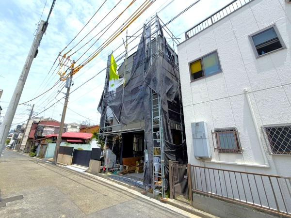 横浜市磯子区滝頭２丁目の新築一戸建の前面道路含む現地写真