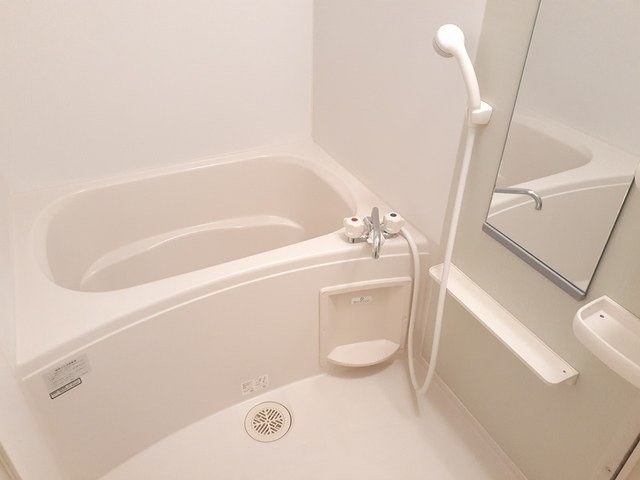 フレーシュメゾン西原の浴室