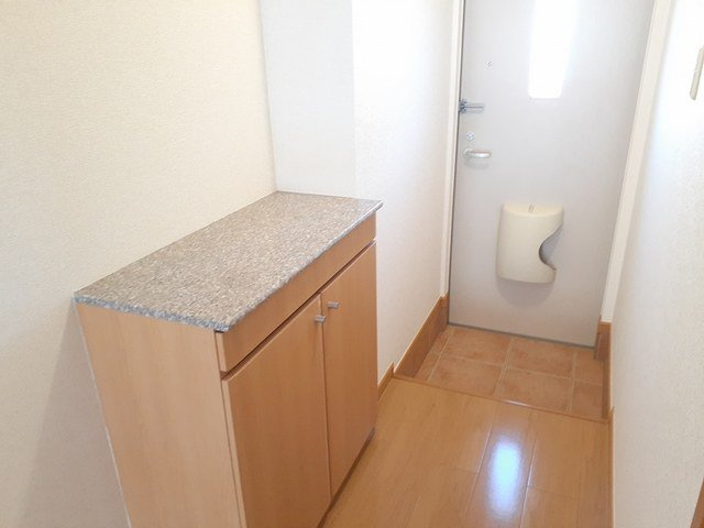 フレーシュメゾン西原の玄関