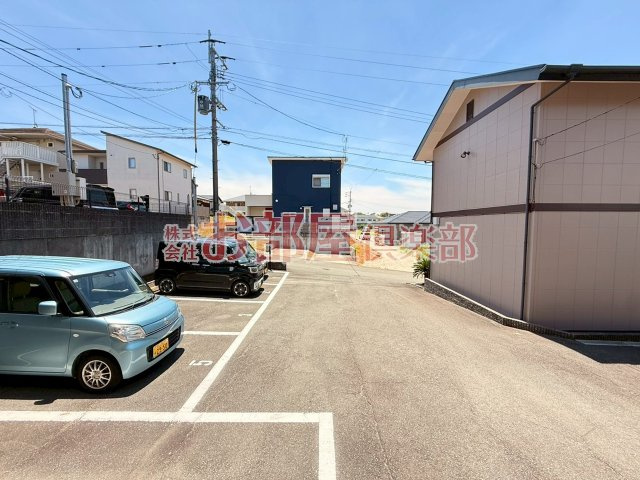GREEN VIEWⅠ棟の駐車場|敷地内駐車場はゆとりのスペースです。