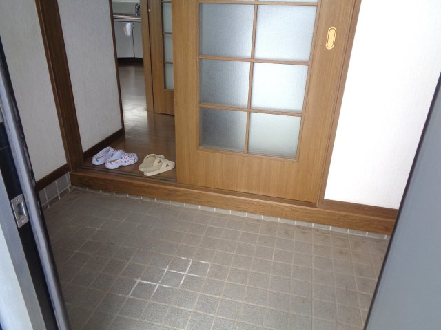 北見市とん田東町598番2　中古売家の玄関