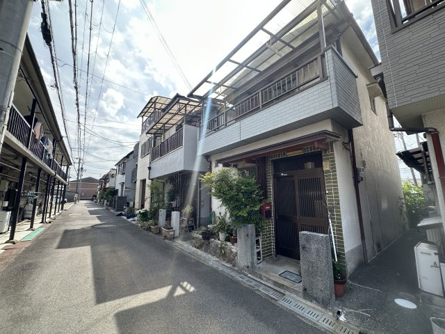 泉北郡忠岡町忠岡東２丁目１３－２２の前面道路含む現地写真