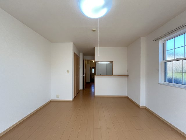 Ｐｉｎｅ　Ｃｏｕｒｔの居間・リビング