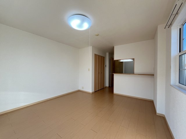 Ｐｉｎｅ　Ｃｏｕｒｔの居間・リビング