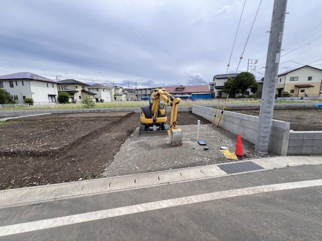 新築　藤岡市藤岡全8棟　Blooming　Garden　7号棟の駐車場|現地写真　駐車スペースは並列2台+1台分可能です！

