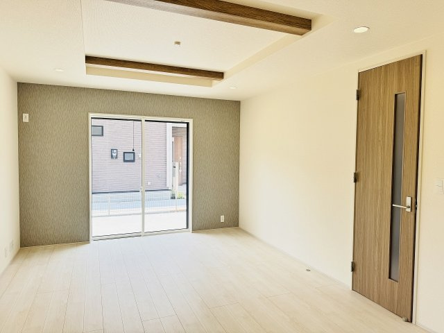 八王子市　石川町　新築一戸建ての居間・リビング|～21.25帖の明るく開放感のあるLDK、家族団欒の時間をお過ごしいただけます～