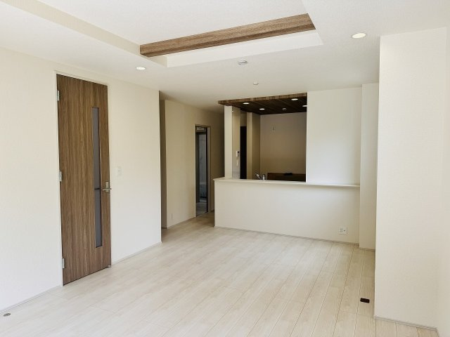 八王子市　石川町　新築一戸建ての居間・リビング|～21.25帖の明るく開放感のあるLDK、家族団欒の時間をお過ごしいただけます～
