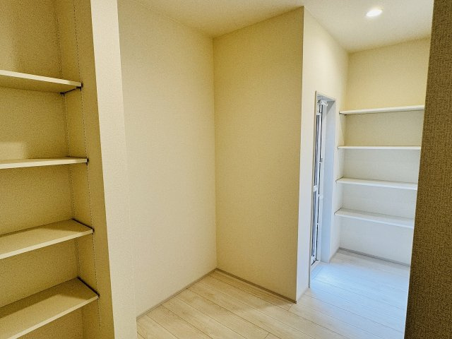 八王子市　石川町　新築一戸建ての収納|～可動棚2箇所、勝手口付きの大型パントリー～