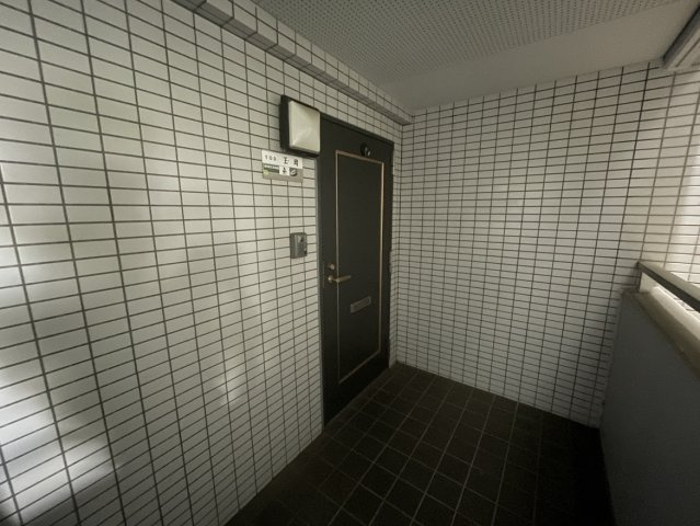 サーパス土居田西の玄関