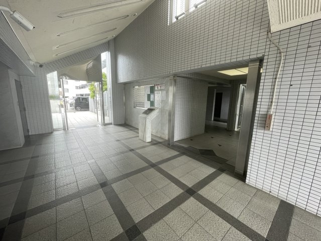 サーパス土居田西のエントランス