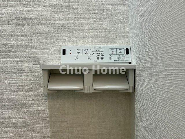 駒形マンションの内装|【ウォシュレット】清潔に使いたいお手洗いには最適な設備です。もちろんウォームレットも標準装備です。