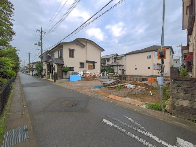 越谷市弥栄町1期　新築一戸建ての前面道路含む現地写真
