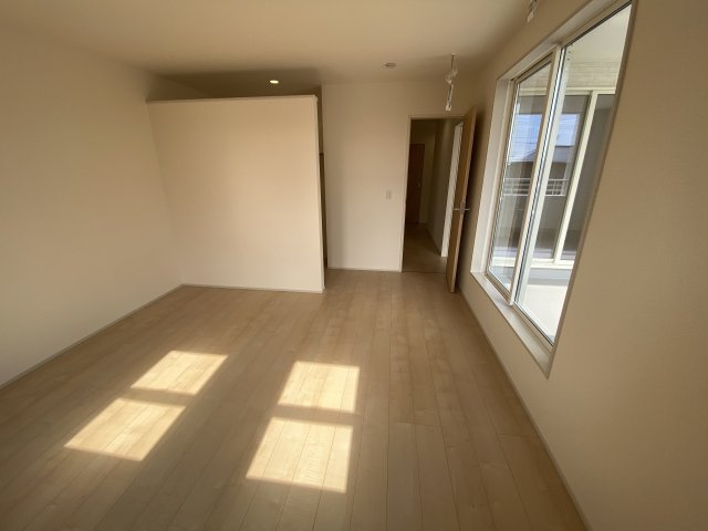 【自由ヶ丘4期／2号棟】　＼郷ケ丘小学校・中央台北中学校エリア／の洋室|同施工　ゆったりした洋室です