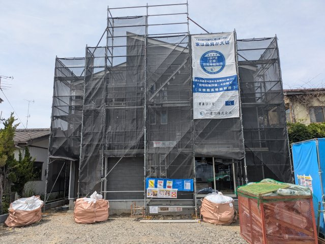 【いわき市小名浜大原　第5・1号棟】　＼ランドリールーム/パントリー有り♪／の外観|同施工◆外観の写真です◆　外壁仕上げ材は窯業系サイディング。裏面に付着した汚れが、雨水によって流れ落ちやすい「防汚機能付きサイディング」を採用。外壁の美しさが長持ちします♪

