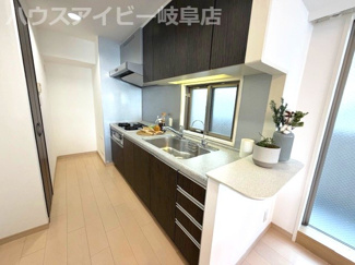 【キッチン】 | ライオンズ岐阜セントマークス弐番館5階部分！名鉄新岐阜駅まで徒歩2分！ペット飼育可能なマンション♪ | ライオンズ岐阜セントマークス弐番館5階部分！名鉄新岐阜駅まで徒歩2分！ペット飼育可能なマンション♪